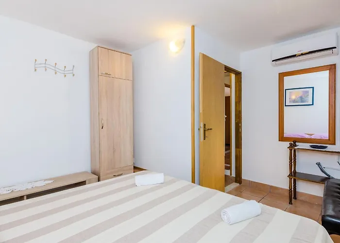 & Mihajica- Two Bedroom With Balcony And Sea View 察夫塔特