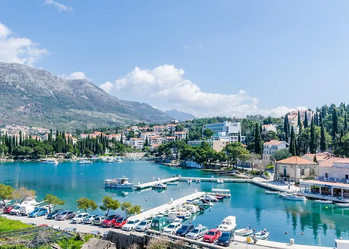 & Mihajica- Two Bedroom With Balcony And Sea View Lägenhet