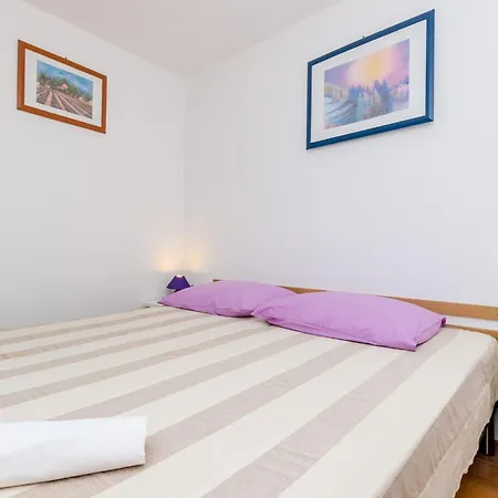 & Mihajica- Two Bedroom With Balcony And Sea View 아파트 챠브타트